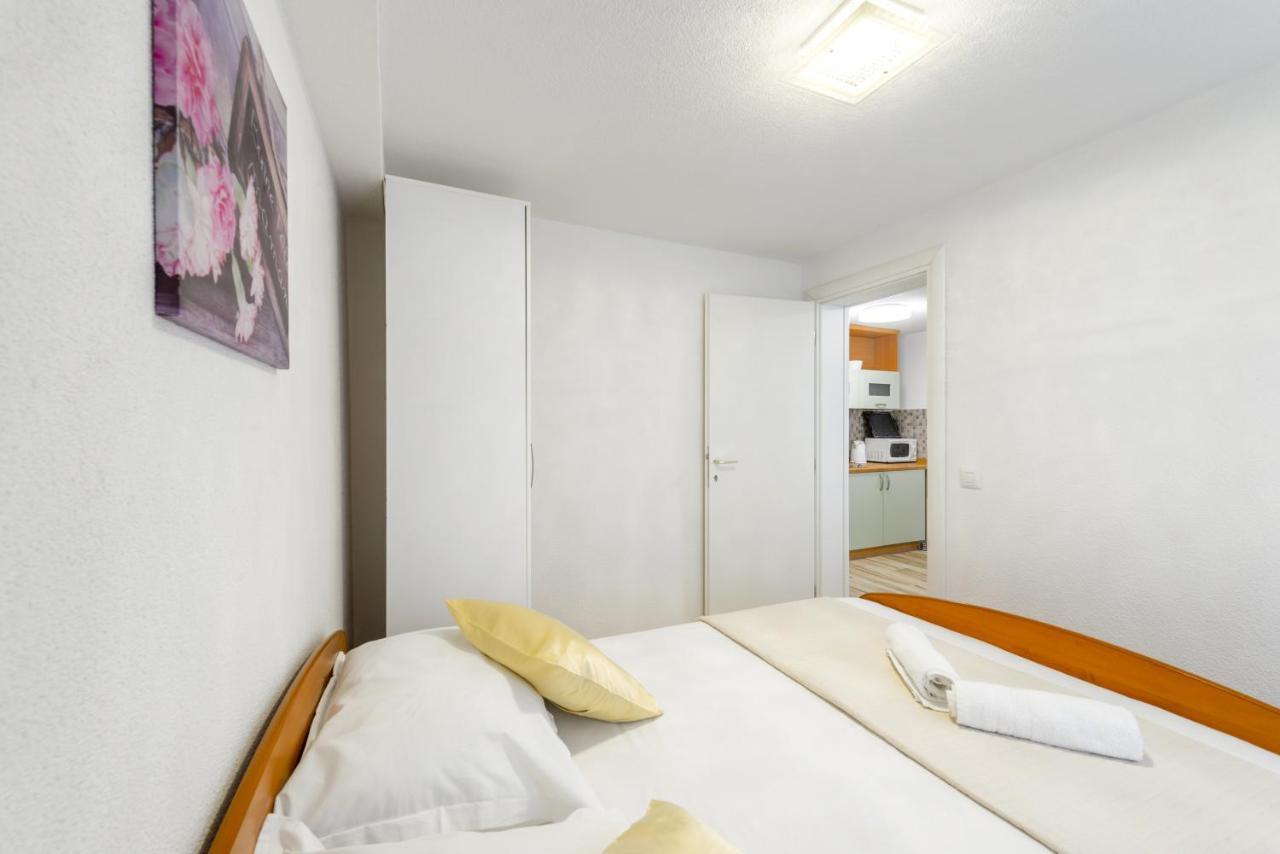 Apartments By The Sea Baska Voda, Makarska - 17570 외부 사진
