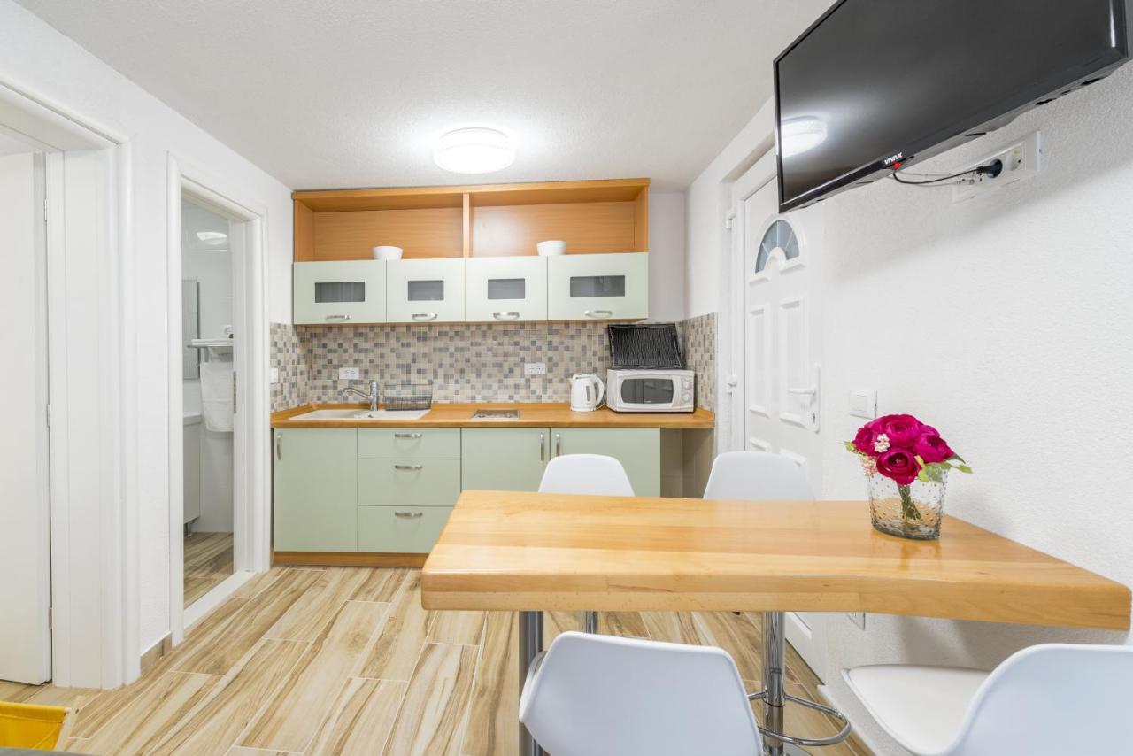 Apartments By The Sea Baska Voda, Makarska - 17570 외부 사진