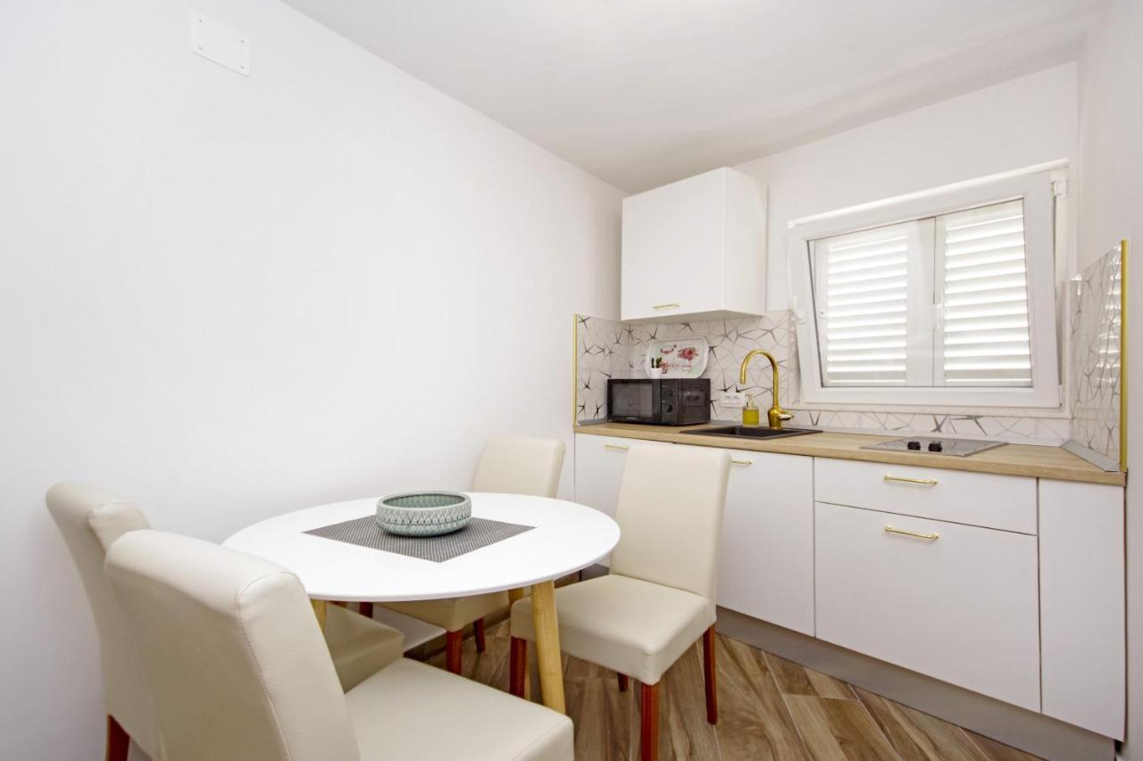 Apartments By The Sea Baska Voda, Makarska - 17570 외부 사진